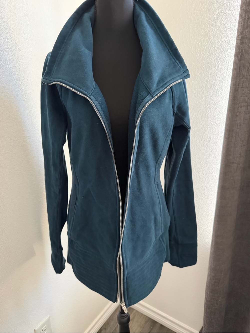 Lululemon high collar scuba zip up teal 10